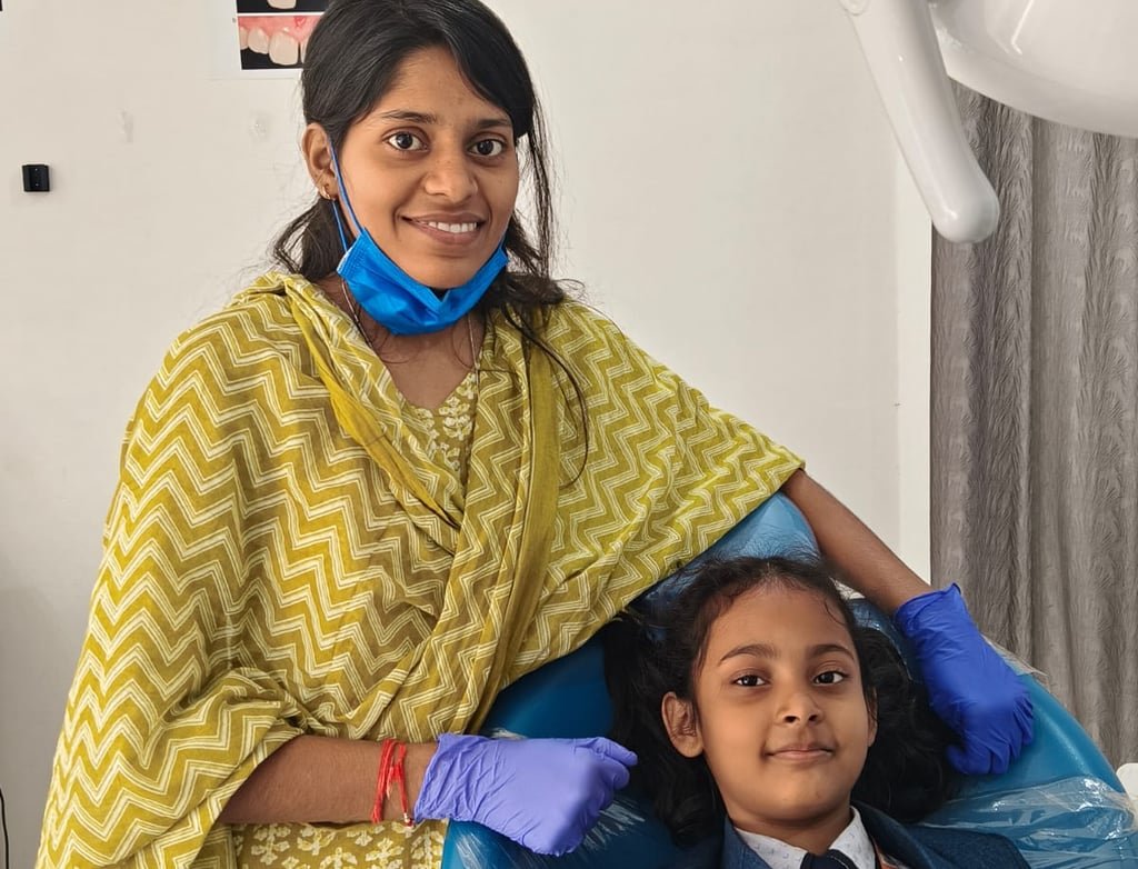 Dr. Sweta Singh with patient at Dantveda Clinic