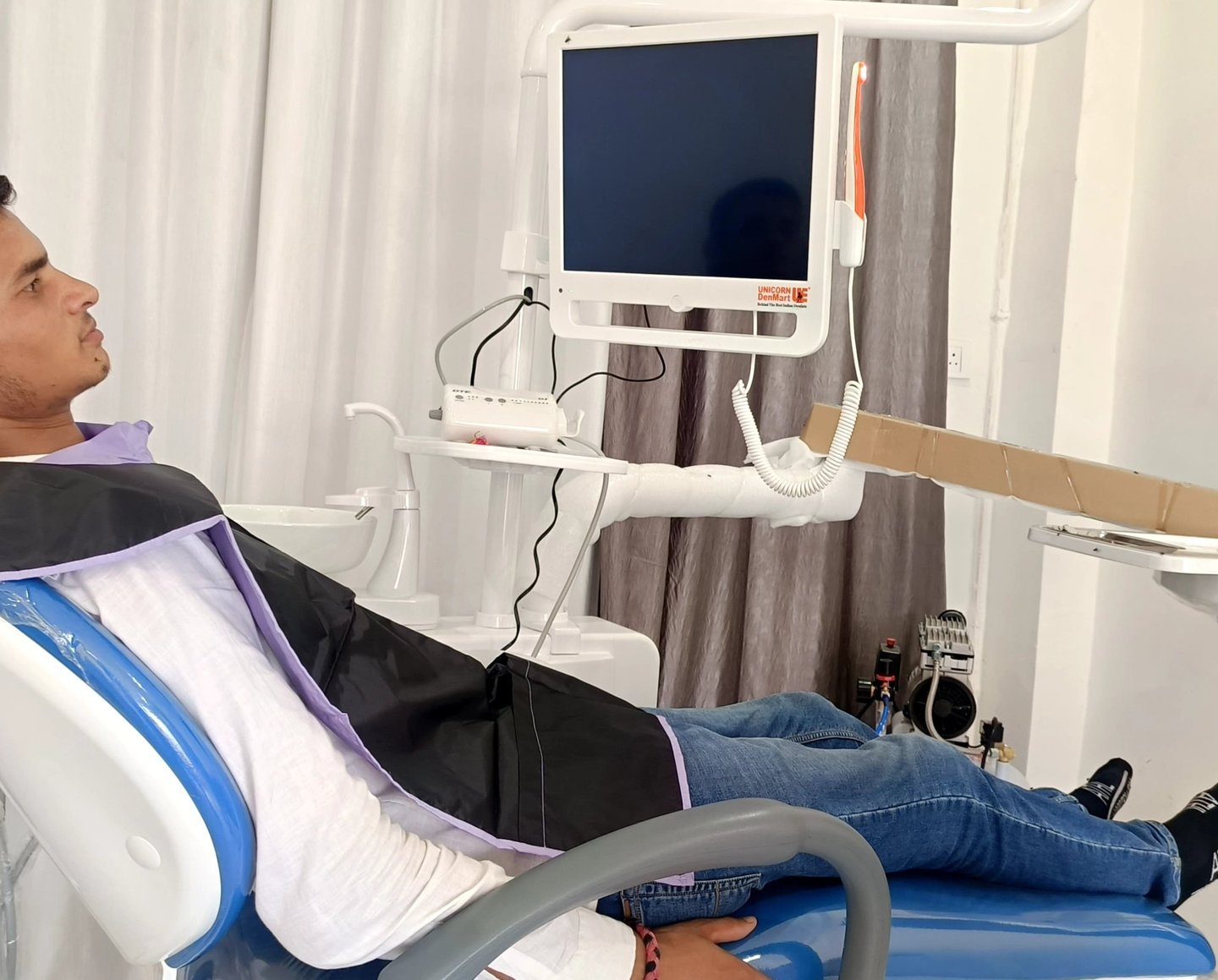 Advanced dental clinical equipment at Dantveda Clinic