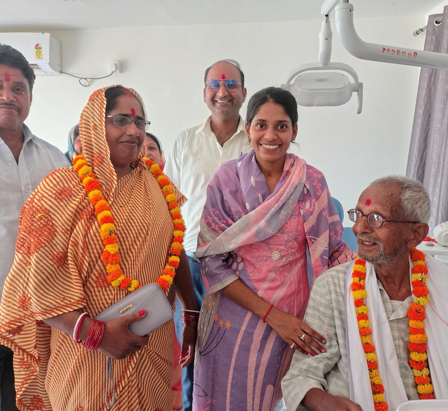 Dr. Sweta Singh with satisfied patients at Dantveda Clinic